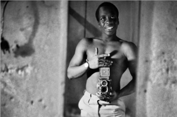 Détail d'un autoportrait de Sanlé Sory, années 60