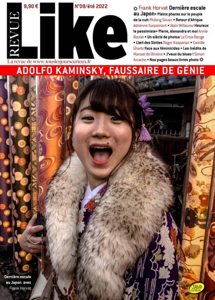 couverture de la Revue Like représentant un portrait de femme riant aux éclats