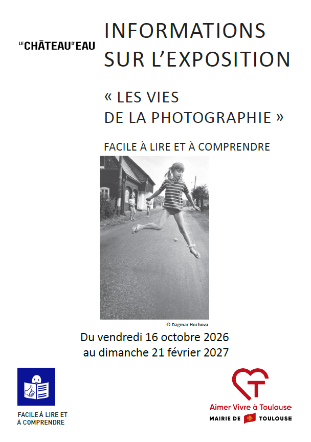 Photo de la première page du document de présentation de l'exposition en FALC (facile à lire et à comprendre) de l'exposition "Les vies de la photographie" consacrée au bicentenaire de l'invention de la photographie