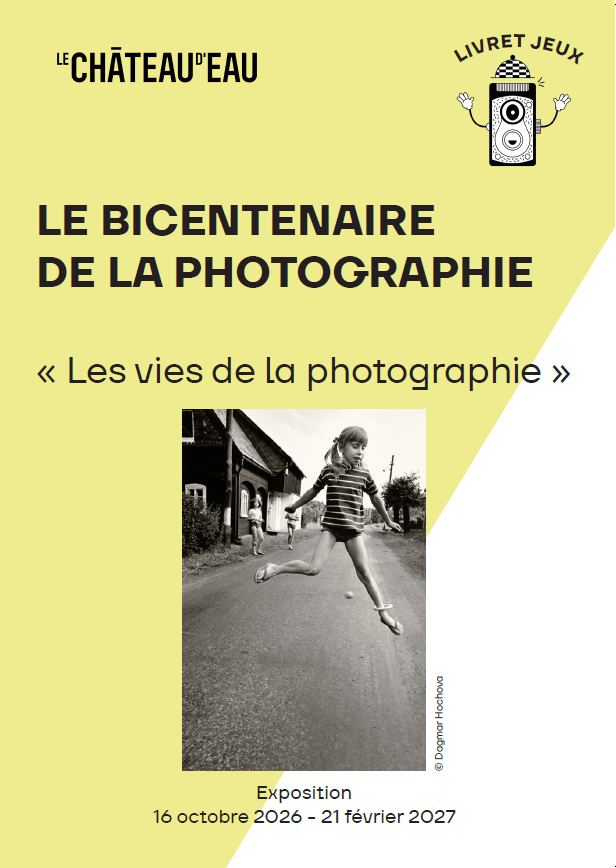 Photo de la première page du livret jeux de l'exposition "les vies de la photographie" consacrée au bicentenaire de l'invention de la photographie